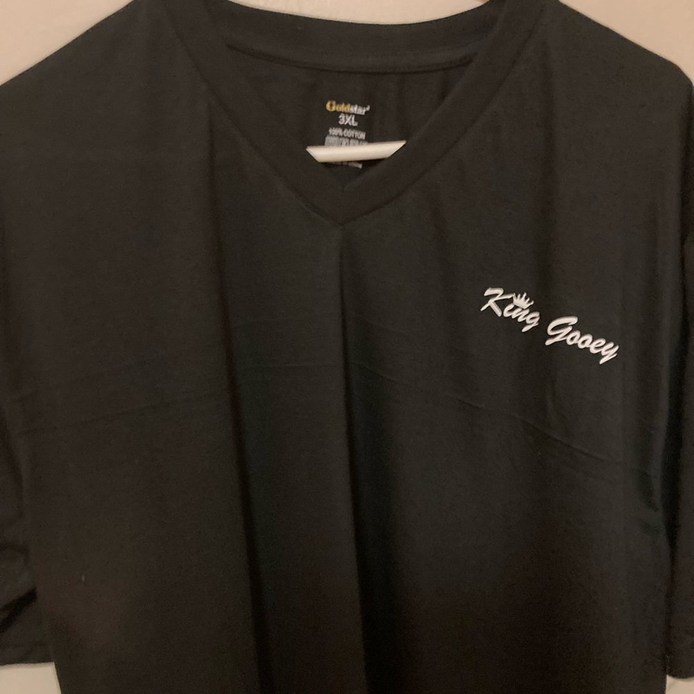 Black tee shirt/ two guns up/ king gooey